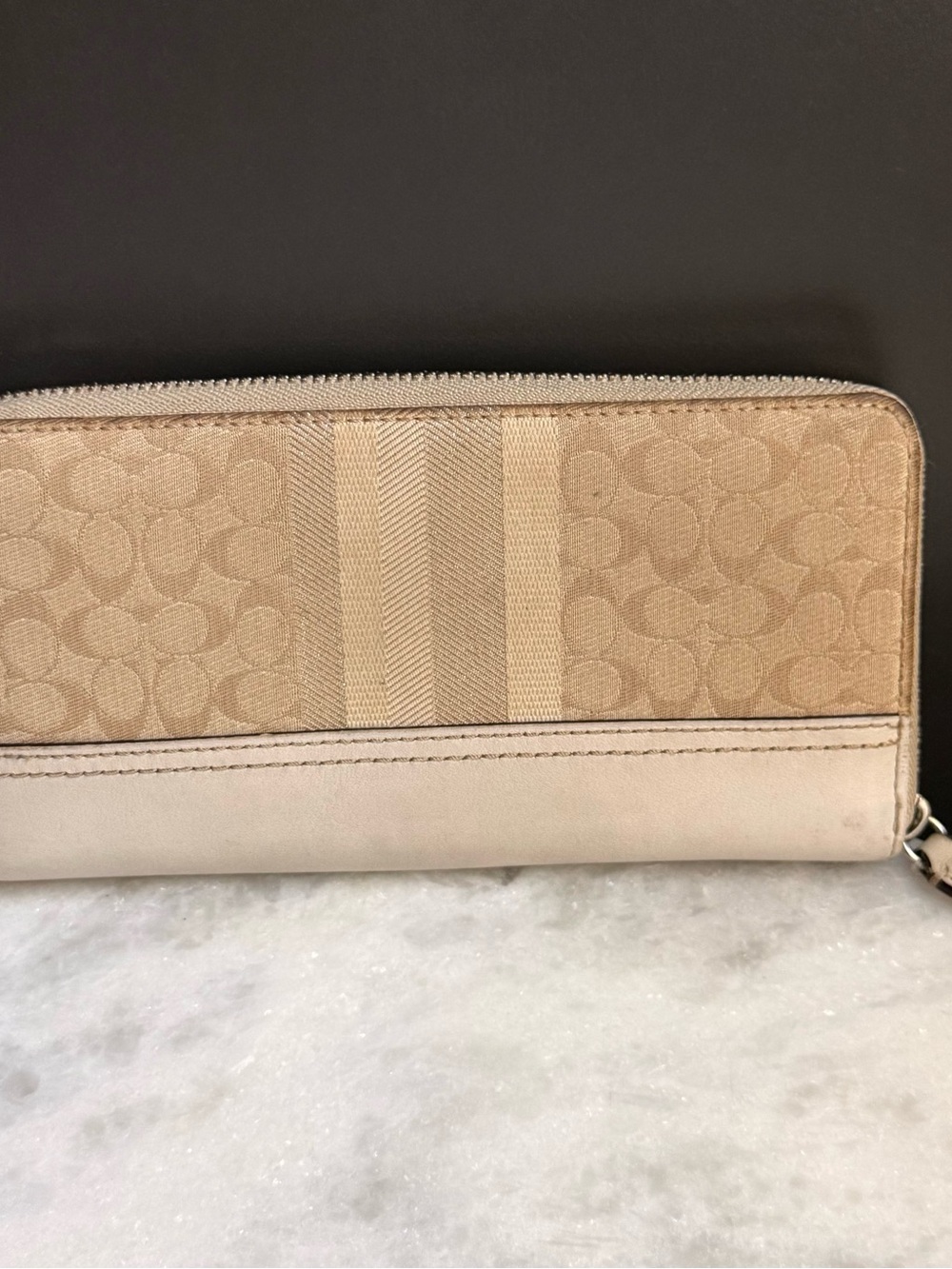 Coach Signature Accordian Style Wallet with center vertical stripe detailing 🤍 - Picture 2 of 7